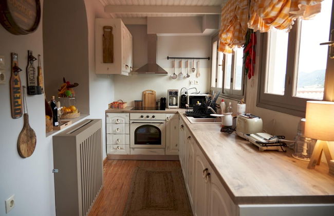 Dandy Villas Dimitsana - a Family Ideal Charming Home in a Quaint Historic Neighborhood - 2 Fireplaces for Romantic Nights - Foto 29