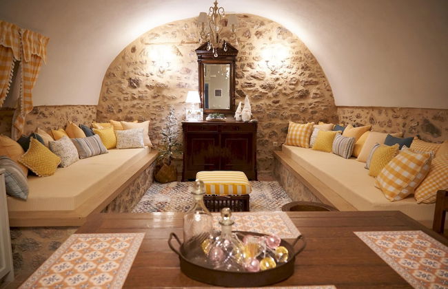 Dandy Villas Dimitsana - a Family Ideal Charming Home in a Quaint Historic Neighborhood - 2 Fireplaces for Romantic Nights - Foto 53