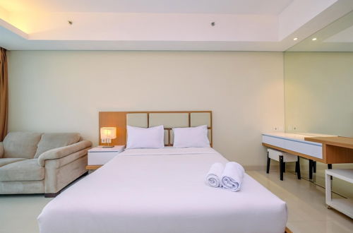 Foto 1 - Cozy Living And Spacious Studio At 28Th Floor Kemang Village Apartment