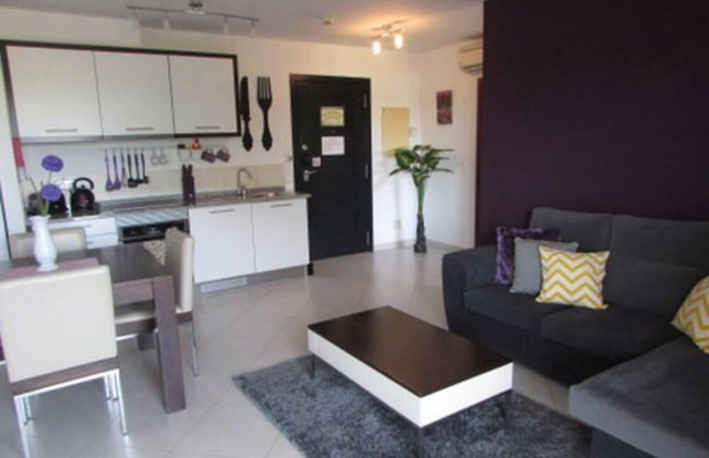 Cozy 1 bed Apartment With Garden and Pool View - Photo 6