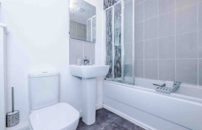 Lovely three bed home Manchester - Foto 23