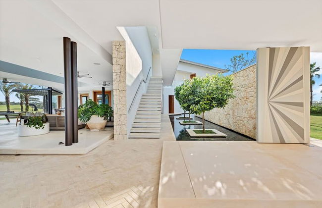 Modern 7BR Villa w Stunning Views of Golf Course - Foto 14