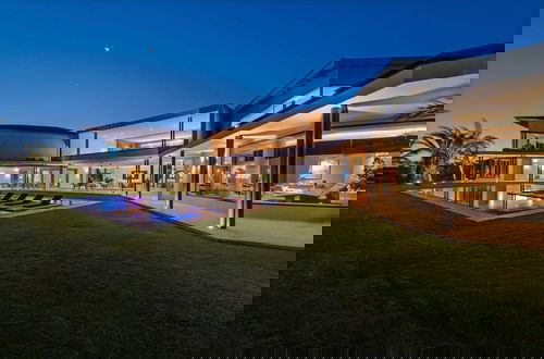 Foto 1 - Modern 7BR Villa w Stunning Views of Golf Course