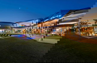 Foto 1 - Modern 7BR Villa w Stunning Views of Golf Course