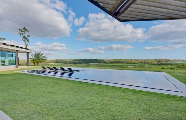 Modern 7BR Villa w Stunning Views of Golf Course - Foto 8