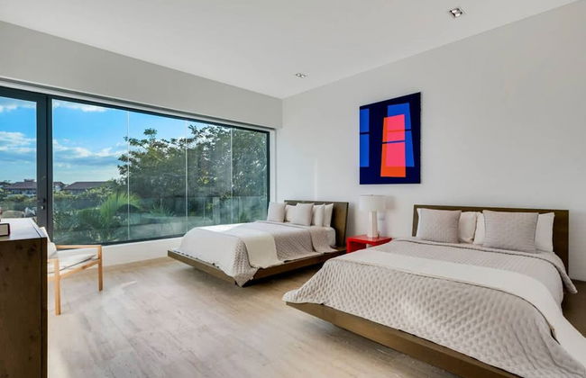 Modern 7BR Villa w Stunning Views of Golf Course - Foto 24