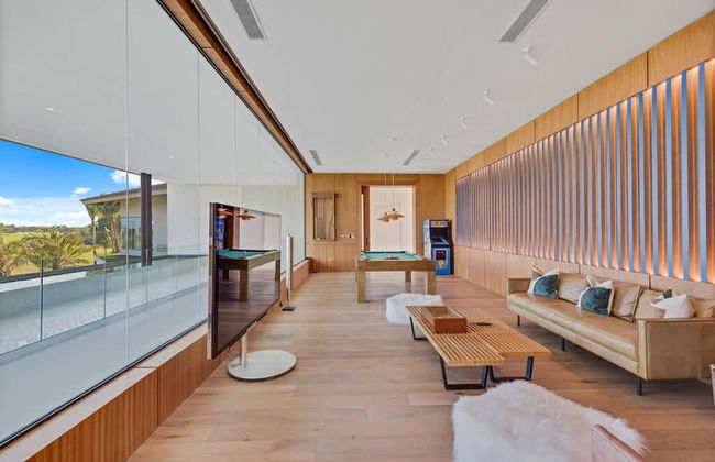 Modern 7BR Villa w Stunning Views of Golf Course - Foto 17