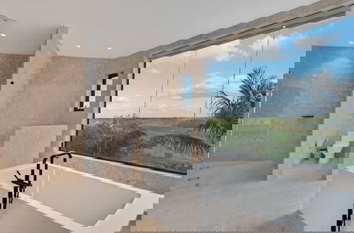 Foto 23 - Modern 7BR Villa w Stunning Views of Golf Course