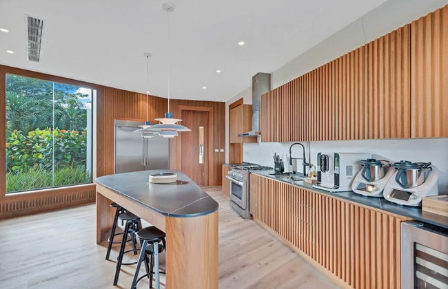 Modern 7BR Villa w Stunning Views of Golf Course - Foto 10