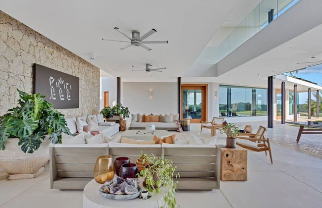 Modern 7BR Villa w Stunning Views of Golf Course - Foto 9