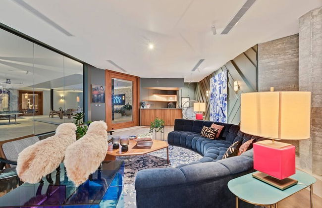 Modern 7BR Villa w Stunning Views of Golf Course - Foto 3