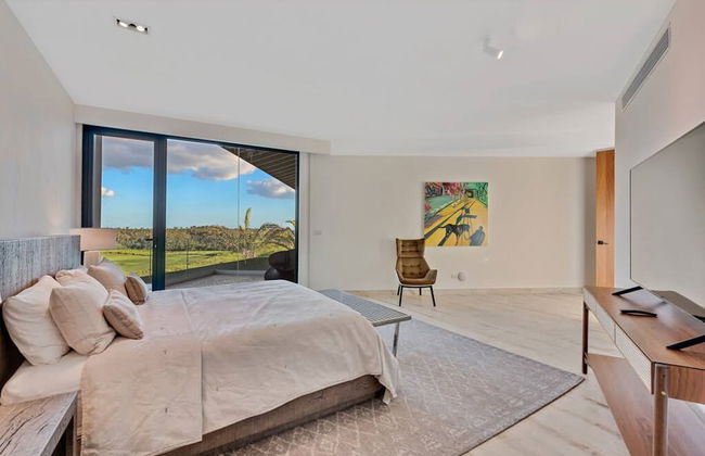 Modern 7BR Villa w Stunning Views of Golf Course - Foto 27