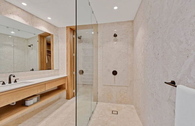 Modern 7BR Villa w Stunning Views of Golf Course - Foto 26