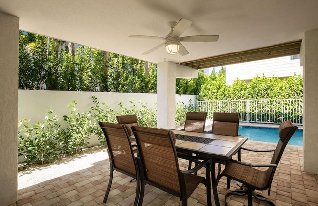 1 Beautiful 4 Bed 3 Bath Pool Home w Free Dock - Photo 22