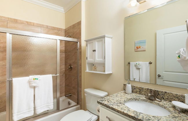 1 Beautiful 4 Bed 3 Bath Pool Home w Free Dock - Photo 14