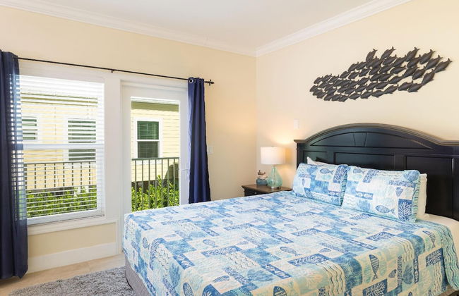 1 Beautiful 4 Bed 3 Bath Pool Home w Free Dock - Photo 15