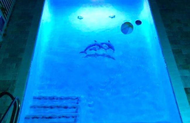 1 Beautiful 4 Bed 3 Bath Pool Home w Free Dock - Photo 2