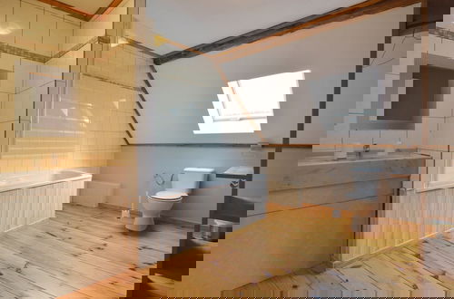 Foto 34 - Lovely House With Much Luxury and Comfort