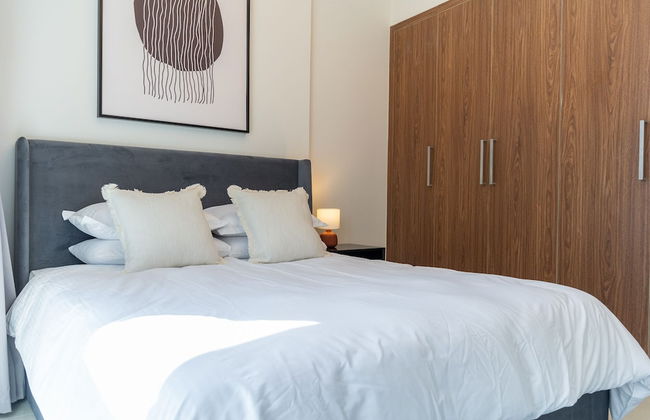 Luxe Apartments near Dubai Mall, Burj Khalifa - Pool, Gym, & Parking by Sojo Stay - Foto 37