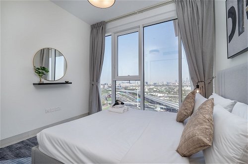 Photo 3 - Upscale Two Bedroom with Balcony & Free Parking near Zabeel Park by Sojo Stay