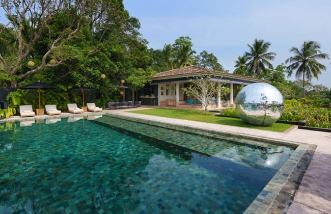 Cool and Contemporary Hilltop Villa With Ocean Views - Foto 41