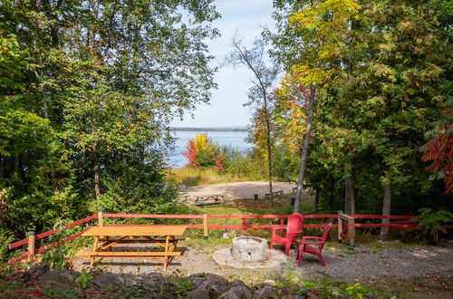 Photo 78 - Lakepoint Cottage Resort