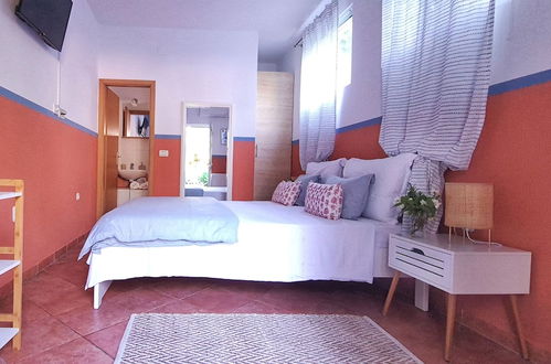 Foto 6 - Studio Apartments Roza - A Charming Oasis in the Centre of Makarska