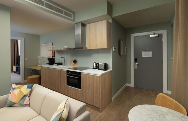 The Lincoln Suites - Photo 21