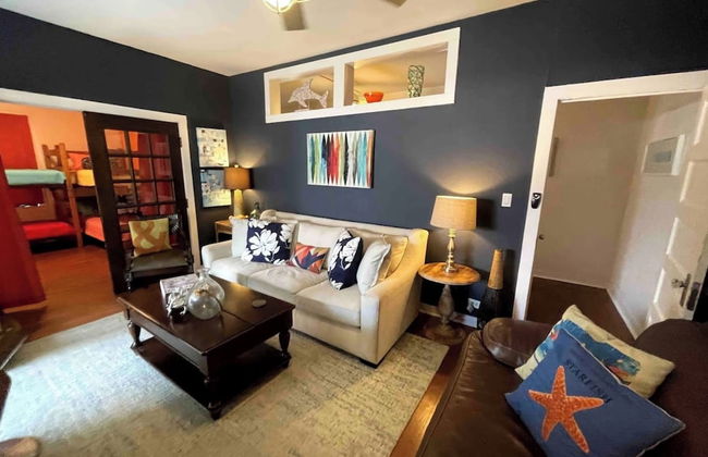 Charming Coastal Retreat - Photo 19