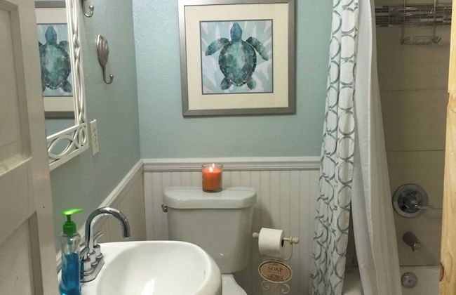 Charming Coastal Retreat - Photo 25