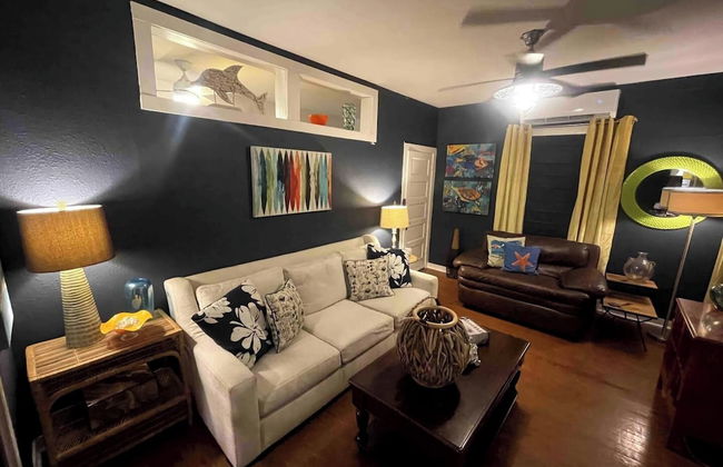 Charming Coastal Retreat - Photo 18