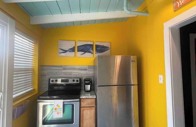 Charming Coastal Retreat - Photo 16