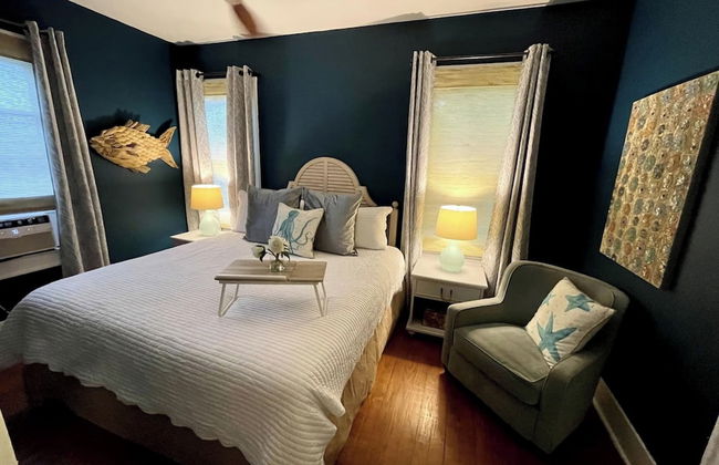 Charming Coastal Retreat - Photo 7