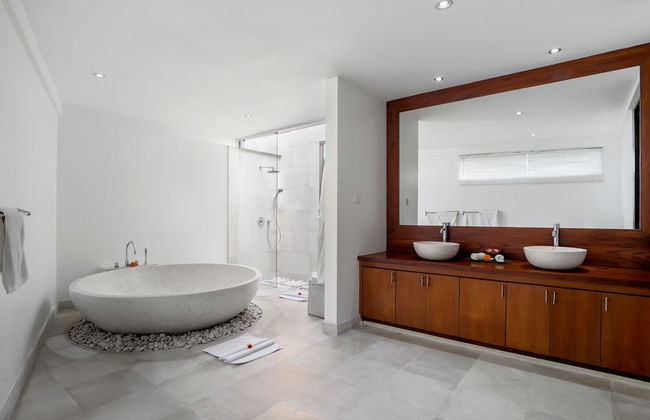 Villa Blanca by Alfred in Bali - Modern Luxury 5 Bdr Oceanfront Villa in Candidasa - Foto 6