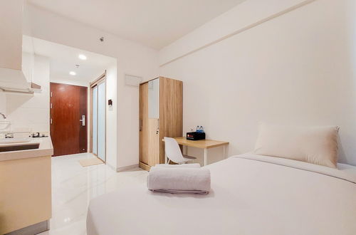 Foto 1 - Cozy Stay And Homey Studio Room Sky House Bsd Apartment