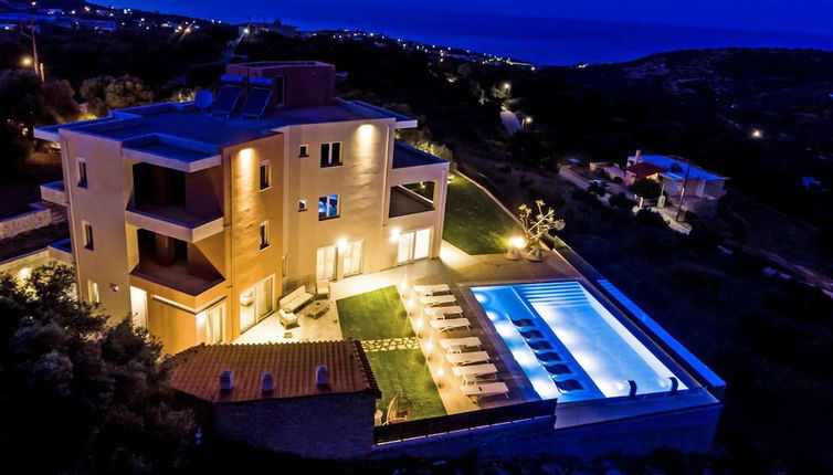 Foto 1 - Luxury Villa Oasis 11 Bedrooms With Heated Pool