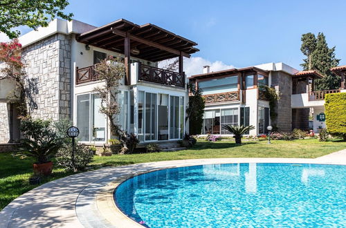 Foto 4 - Luxury Villa With Shared Pool in Bodrum Ortakent