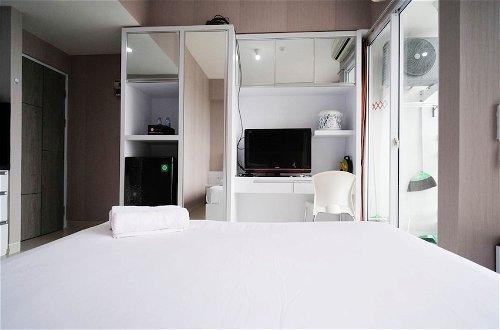 Photo 5 - Homey And Cozy Living At Studio Taman Melati Surabaya Apartment