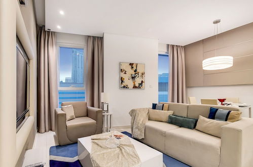 Photo 9 - Manzil - Stylish 2BR Business Bay near Dubai Mall