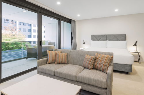 Photo 16 - Meriton Suites Canberra