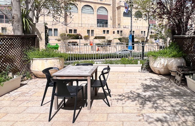 2 BR next to Old City with Patio by FeelHome - Photo 1