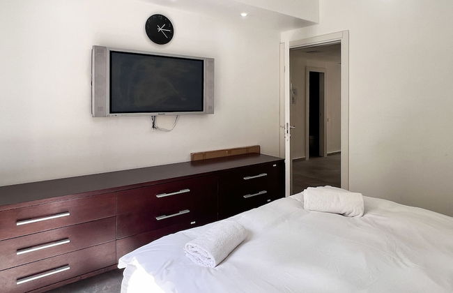 2 BR next to Old City with Patio by FeelHome - Photo 3