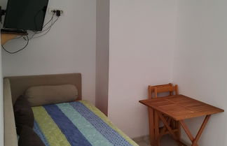 Photo 2 - Appealing Apartment 8 Sleeps 3 Guests