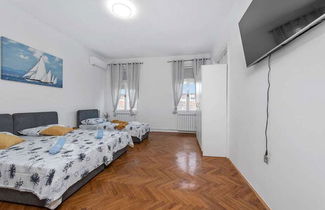 Photo 2 - La Guardia apartments