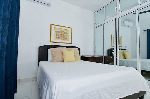 Photo 5 - Exotic Beach Vacation Apartment with Picuzzi