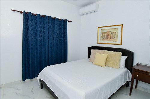 Photo 7 - Exotic Beach Vacation Apartment with Picuzzi