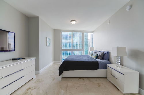 Photo 3 - Luxury 2BR Condo at Icon Brickell W