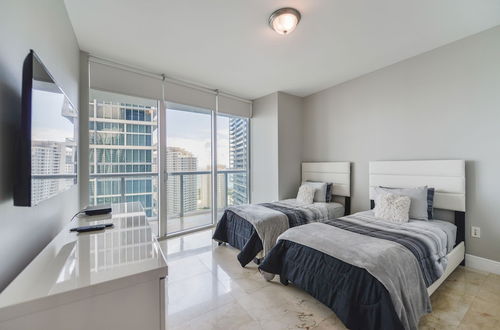 Photo 5 - Luxury 2BR Condo at Icon Brickell W