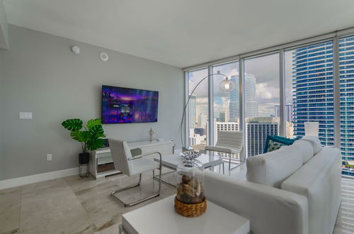 Photo 11 - Luxury 2BR Condo at Icon Brickell W