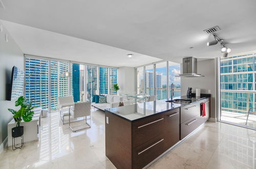 Photo 10 - Luxury 2BR Condo at Icon Brickell W